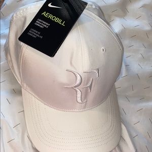 Nike- aerobill lightweight hat